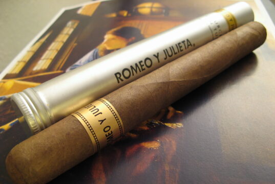 Romeo y Julieta 1875 Bulbosa (Robusto)